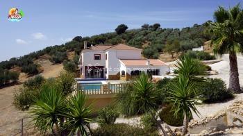 Ventorros de San Jose, wonderful 4 bedroom, 2 bathroom detached country home with a large swimming pool and garage set in a picturesque location.