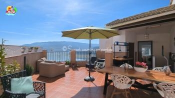 Iznajar, stunning 4 bedroom, 2 bathroom town house. The large terrace has wonderful panoramic views of the lake and the mountains beyond. 
