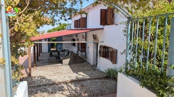 Iznajar, beautiful 5 bed, 3 bath detached country home which enjoys a truly spectacular elevated position, with breathtaking views across Lake Iznájar,