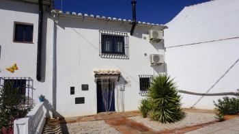 Villanueva de Algiadas, Delightful, character 2 bedroom, one bathroom village property with a lovely walled patio.