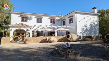 Villanueva de Tapia, Fantastic opportunity to own this established 8 bedroom hotel & restaurant business