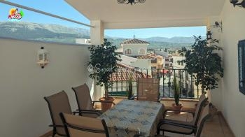 Villanueva del Trabuco,  lovely, well presented 3 bed town house which comes with a spacious roof terrace with stunning views.