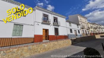 Archidona, fabulous 4 bedroom town house with garden and great views