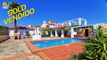 Archidona, 5 bedroomed detached country property with large swimming pool, amazing views & very large plot.