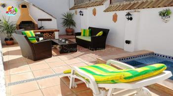 Iznajar, Well presented traditional 2/3 bedroom town house with plunge pool, large terrace and garage