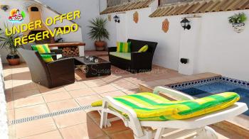 Iznajar, Well presented traditional 2/3 bedroom town house with plunge pool, large terrace and garage