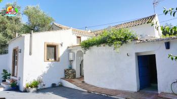 Iznajar,  Delightful 4 bedroom country property with lovely views of the surrounding countryside and olive groves