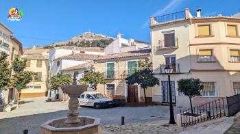 Archidona, Very well kept 3 bedroom, 1 bathroom town house spread over 3 floors with a fantastic roof terrace and stunning views all round