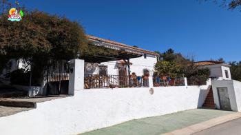 La Parrilla, beautiful detached 5 bedroom country property with two independent self catering cottages, fantastic views and large swimming pool. 