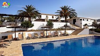 Iznajar, stunning 9 bedroom detached property, with 3 independent luxury apartments offering self catering accommodation.