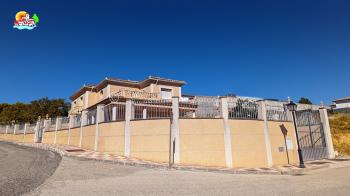 Archidona, spacious 5 bedroom villa with superb views situated in the a quiet part of the town yet a short walk to all amenities and the town centre.