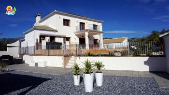 Algarinejo, Beautiful spacious 4 bedroom, 2 bathroom detached country property with amazing views and swimming pool, garage and large outdoor area.