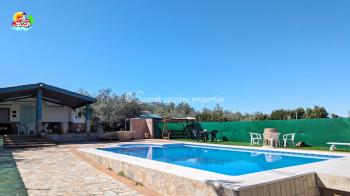 Iznajar, New listing this lovely, immaculate detached 2 bedroom one bathroom country property with 8m x 5m swimming pool and great outdoor space.