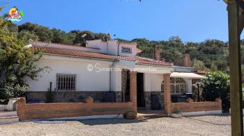 Fuente Camacho, delightful ready to move into 2 bedroom, 2 bathroom detached country property with workshop and mature garden