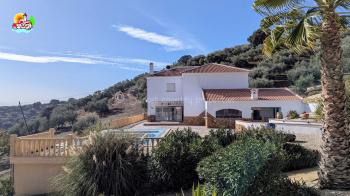 Ventorros de San Jose, wonderful 4 bedroom, 2 bathroom detached country home with a large swimming pool and garage set in a picturesque location.