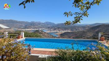 Iznajar, stunning 5 bedroom 5 bathroom country property with breathtaking views of the Lake, large swimming pool and spacious sun terrace, garage.