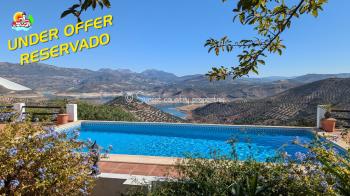 Iznajar, stunning 5 bedroom 5 bathroom country property with breathtaking views of the Lake, large swimming pool and spacious sun terrace, garage.