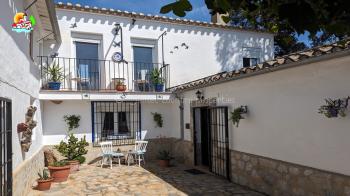 Iznajar, beautiful detached 5 bedroom Cortijo with swimming pool, garage and workshop with  wonderful panoramic views