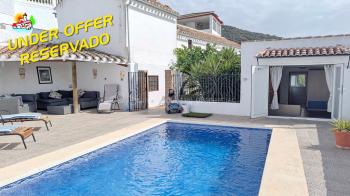 Iznajar, charming Detached 4 Bedroom Village Home with Pool, great views in the village of Fuente del Conde