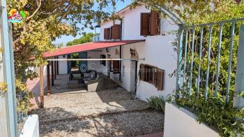 Iznajar, beautiful 5 bed, 3 bath detached country home which enjoys a truly spectacular elevated position, with breathtaking views across Lake Iznájar,